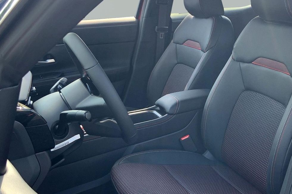 2025 Nissan Kicks SR - Photo 11