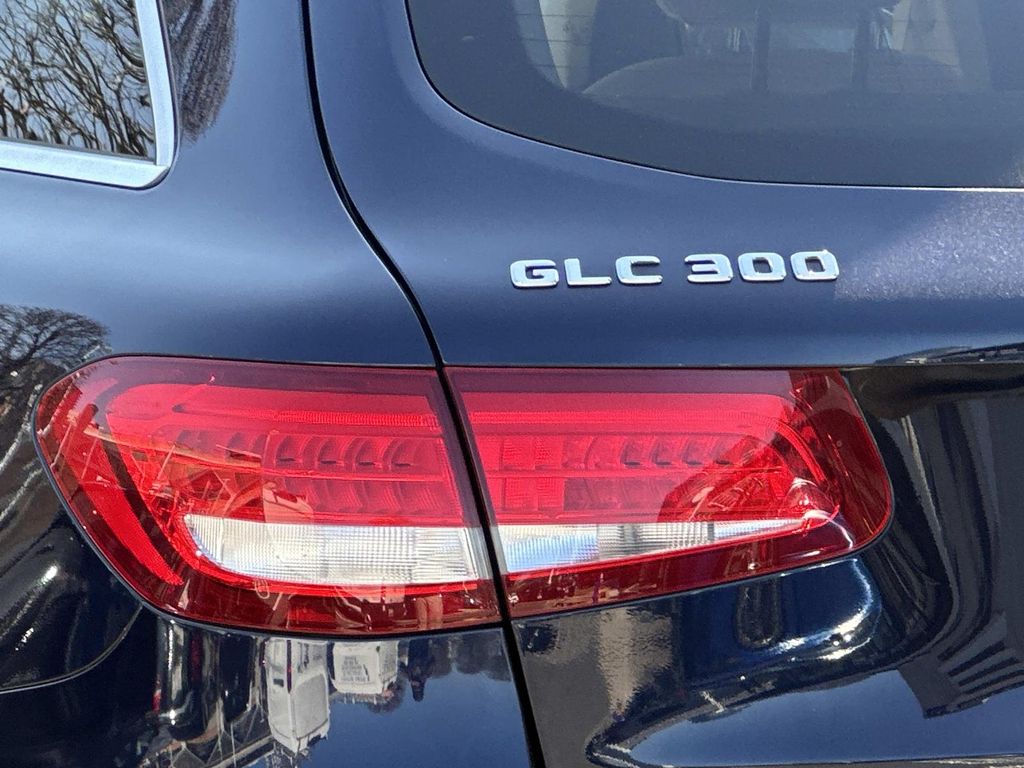 Thumbnail: 2017 Mercedes-Benz GLC - 12