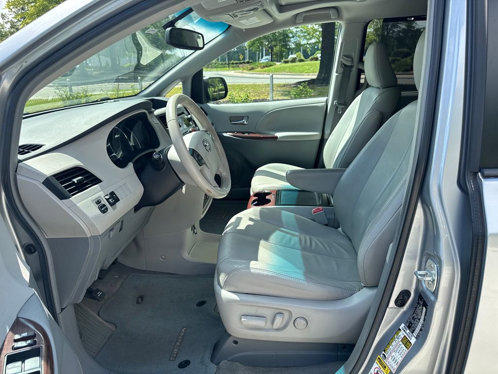 Used 2013 Silver Toyota XLE image 10