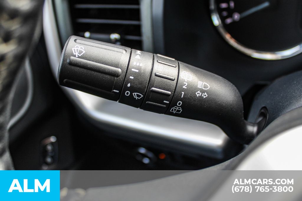 Used 2024 Silver Ford XLT image 32