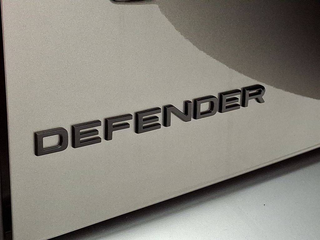 2025 Land Rover Defender 110 16