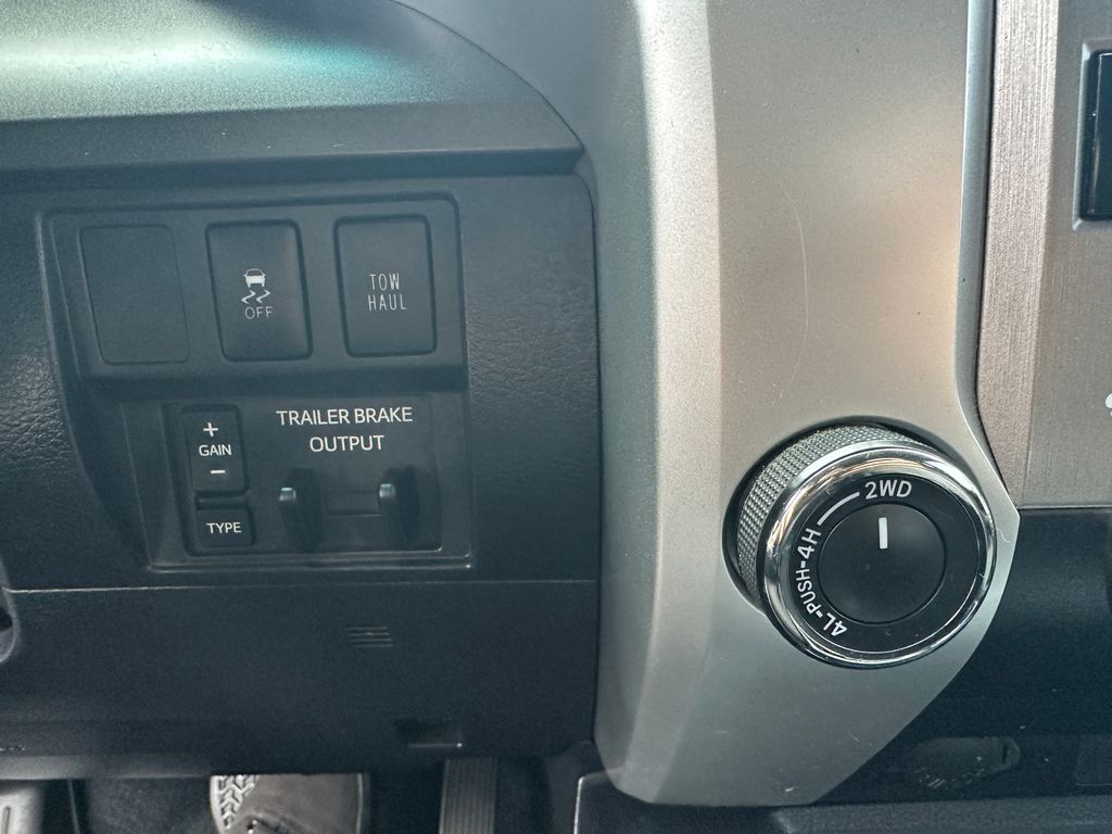 2017 Toyota Tundra SR5