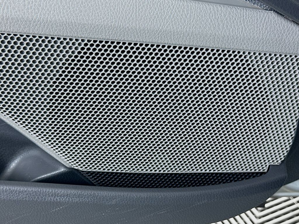 Thumbnail: 2019 Toyota Camry - 18