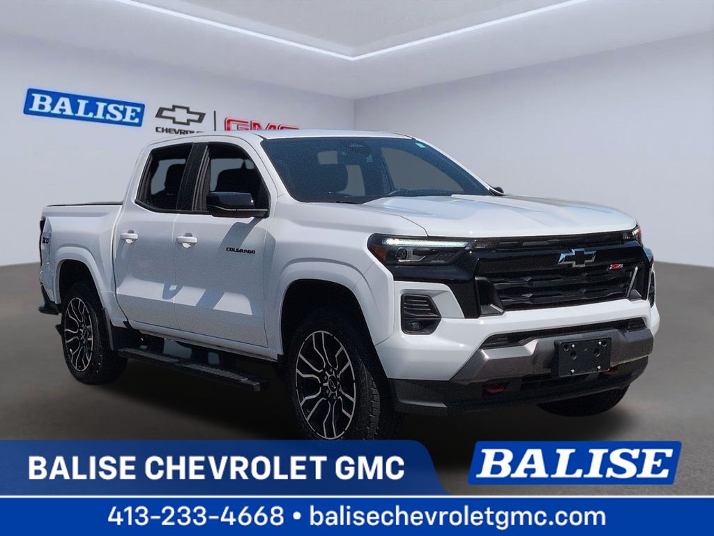 Summit White 2024 Chevrolet Colorado Pickup Truck Four-Wheel Drive 8-Speed Automatic