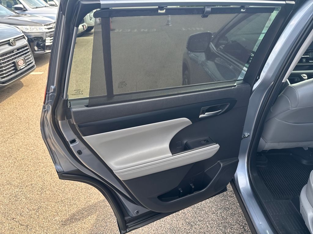 2022 Toyota Highlander XLE photo 40