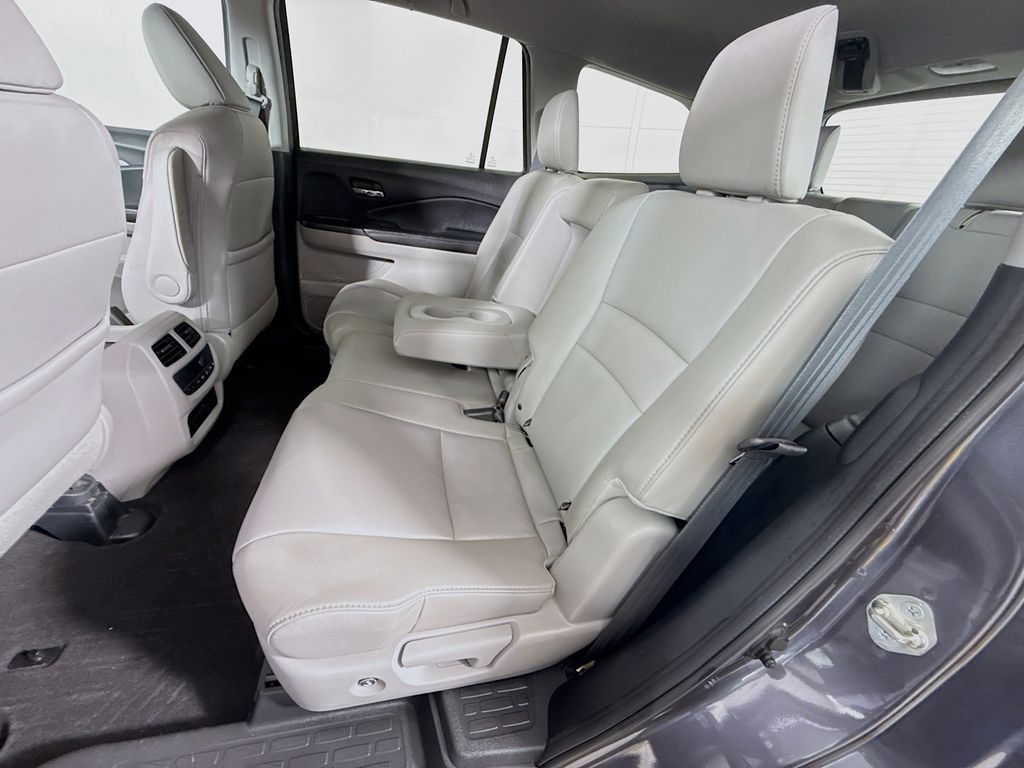 Thumbnail: 2017 Honda Pilot - 23