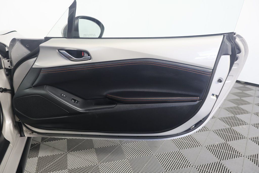 Thumbnail: 2023 Mazda MX-5 Miata - 13