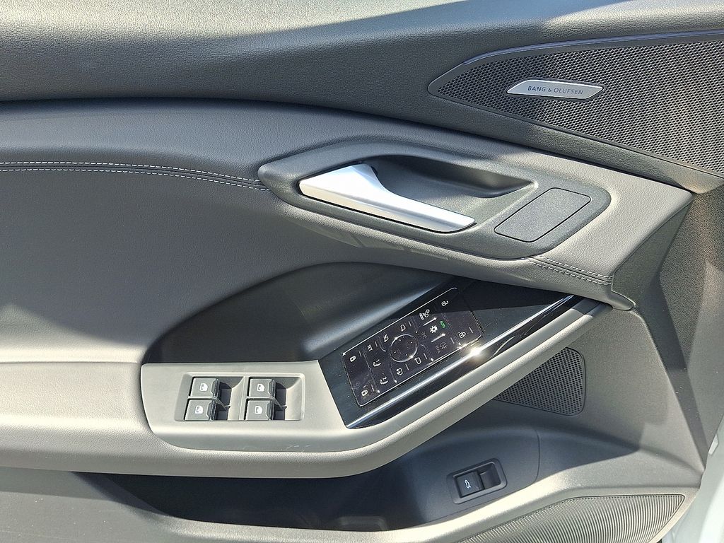 Thumbnail: 2025 Audi Q6 e-tron - 12