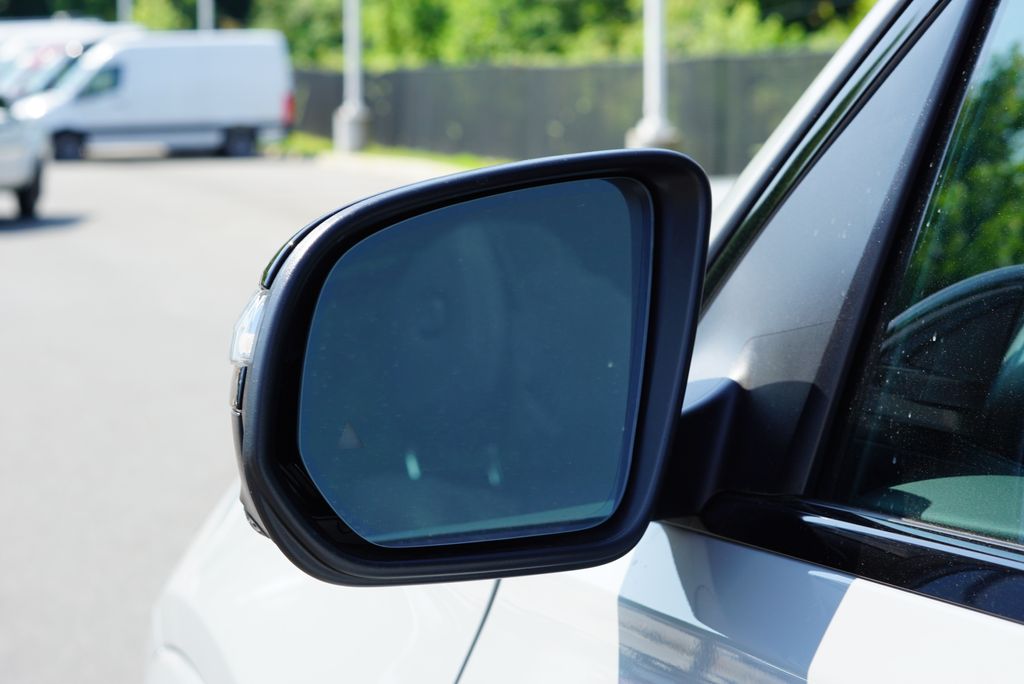 Thumbnail: 2025 Mercedes-Benz GLS - 12