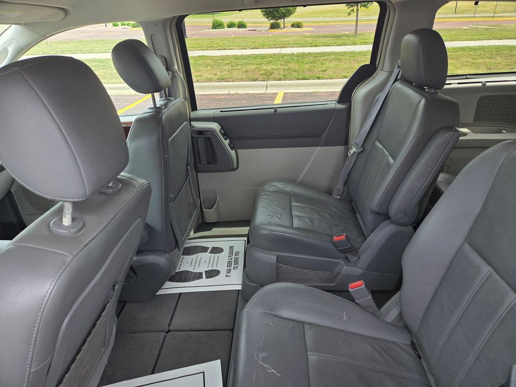 2010 Chrysler Town & Country Touring