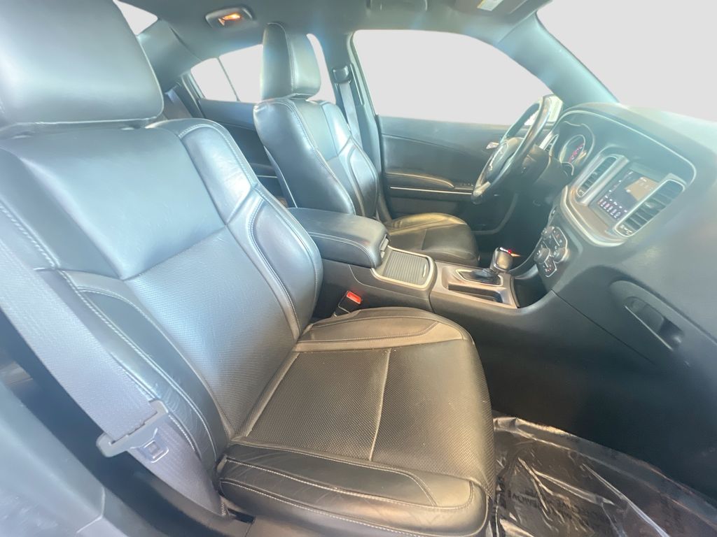 Used 2021 White Dodge SXT image 27