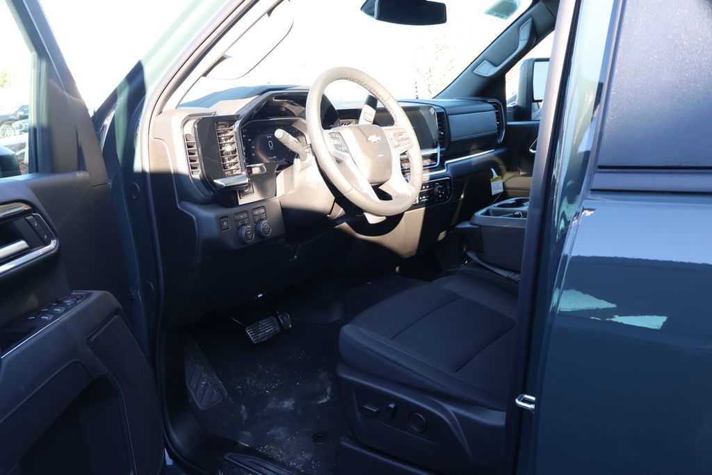 Thumbnail: 2026 Chevrolet Silverado 3500 - 12