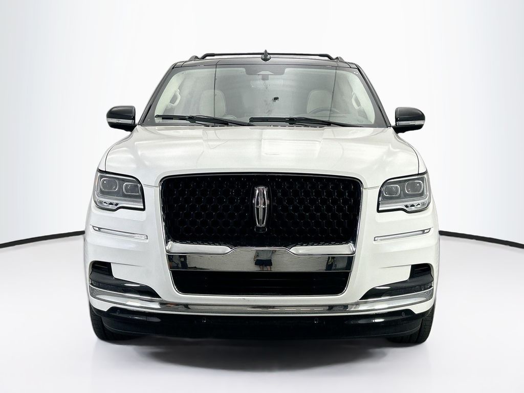 Thumbnail: 2023 Lincoln Navigator L - 10