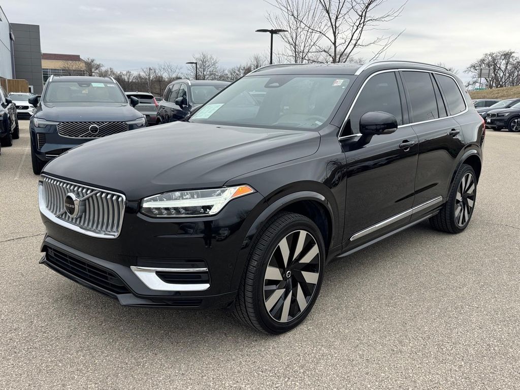 2023 Volvo XC90 Recharge T8 Ultimate Bright Theme 7-Passenger eAWD