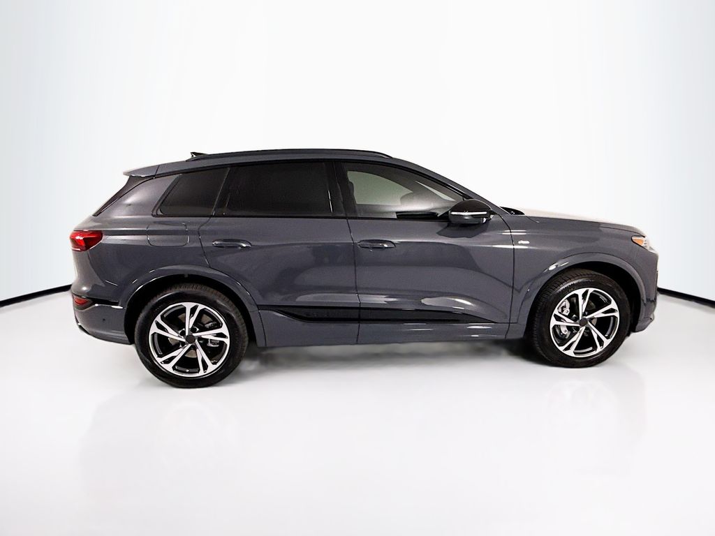 Thumbnail: 2027 Audi Q6 e-tron - 4