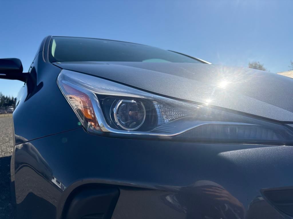 2022 Magnetic Gray Metallic Toyota Prius L FWD Hatchback
