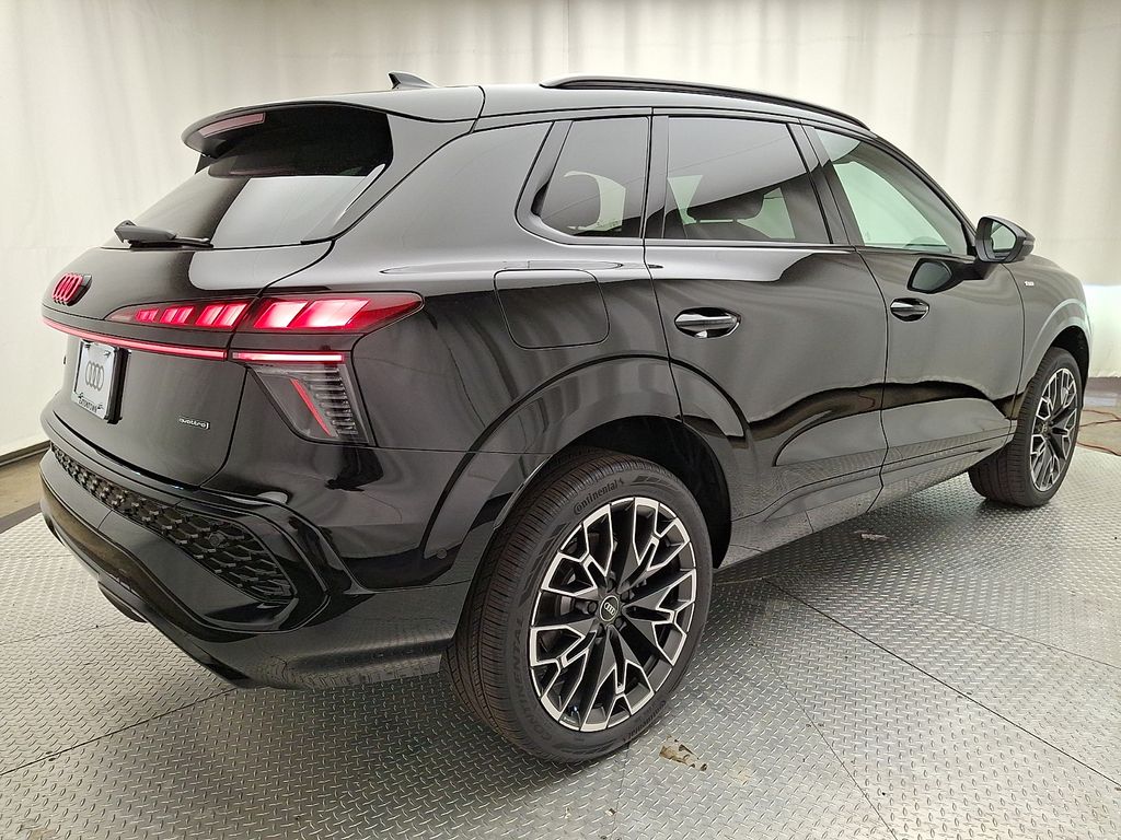 Thumbnail: 2026 Audi Q3 - 3
