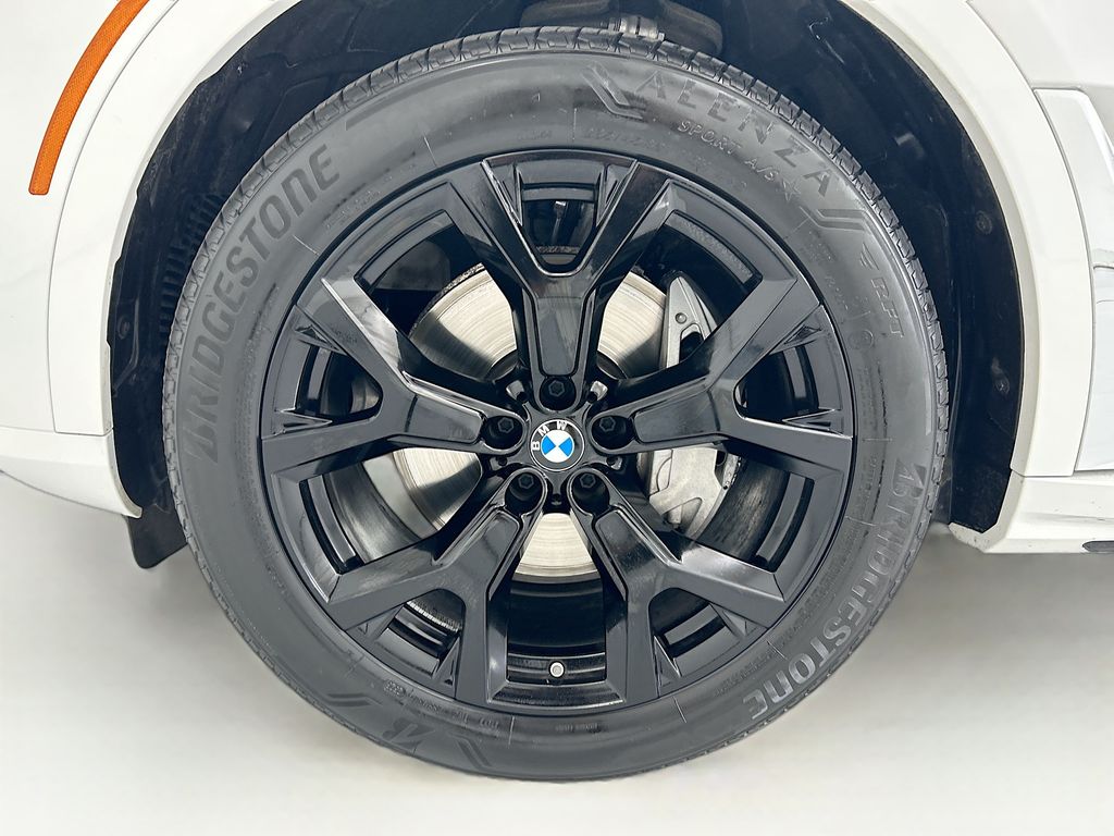 Thumbnail: 2026 BMW X7 - 29