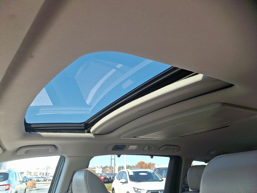 Thumbnail: 2012 Honda Odyssey - 18