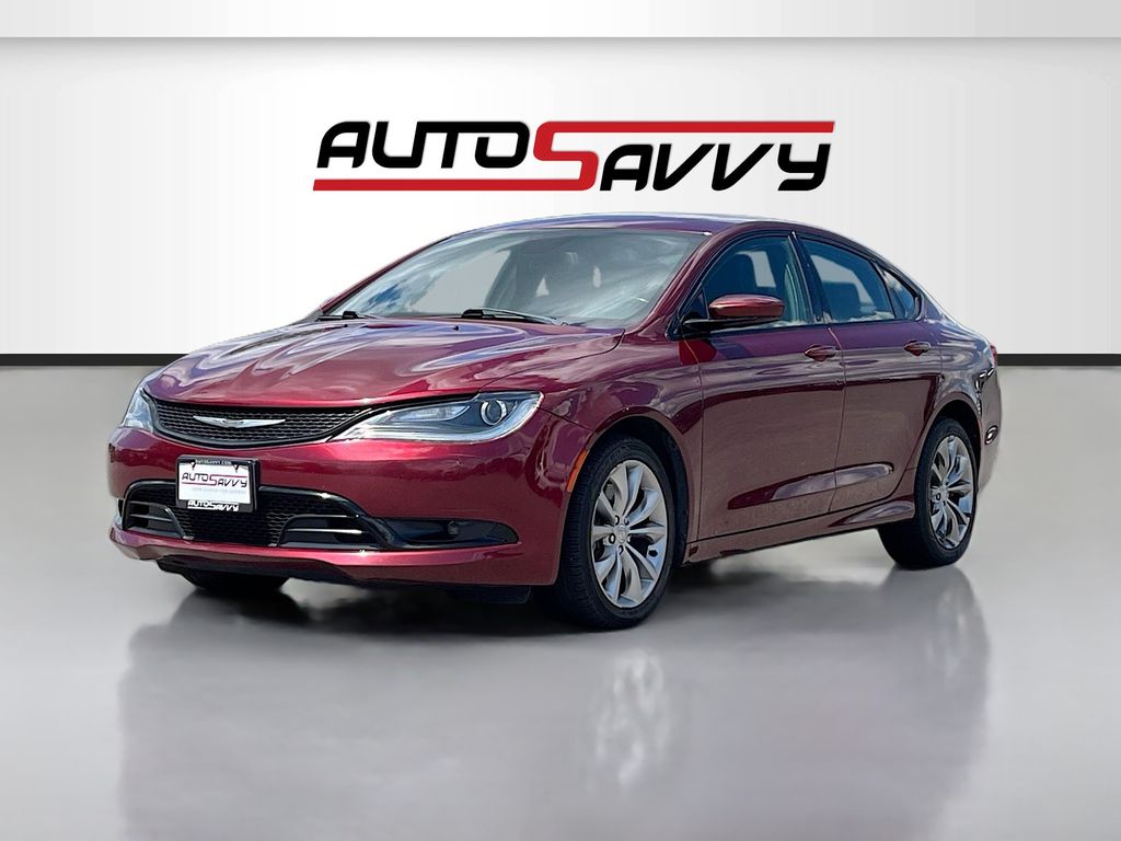 Used 2016 Red Chrysler S image 3
