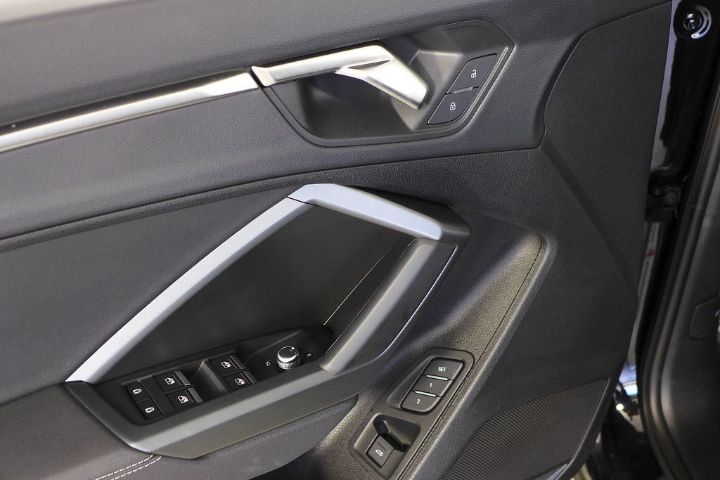 Thumbnail: 2025 Audi Q3 - 12