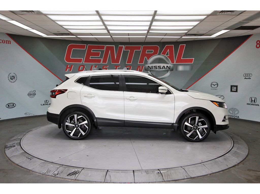2022 Nissan Rogue Sport SL White at Monument Chevrolet