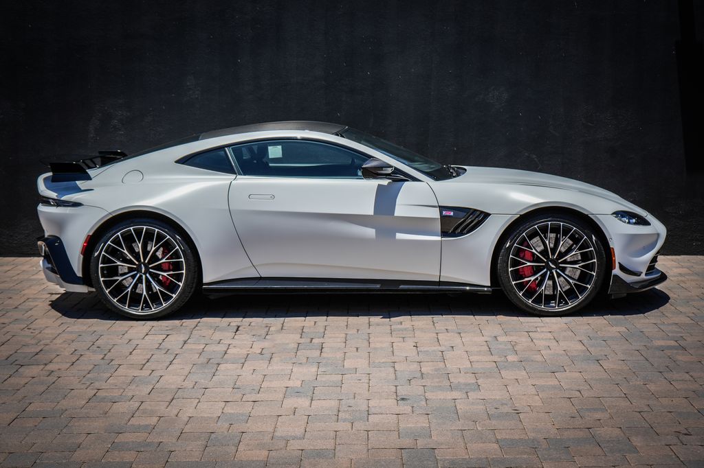 Aston Martin 2023 Vantage 