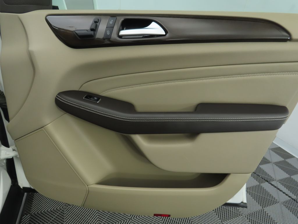 Thumbnail: 2015 Mercedes-Benz M-Class - 26