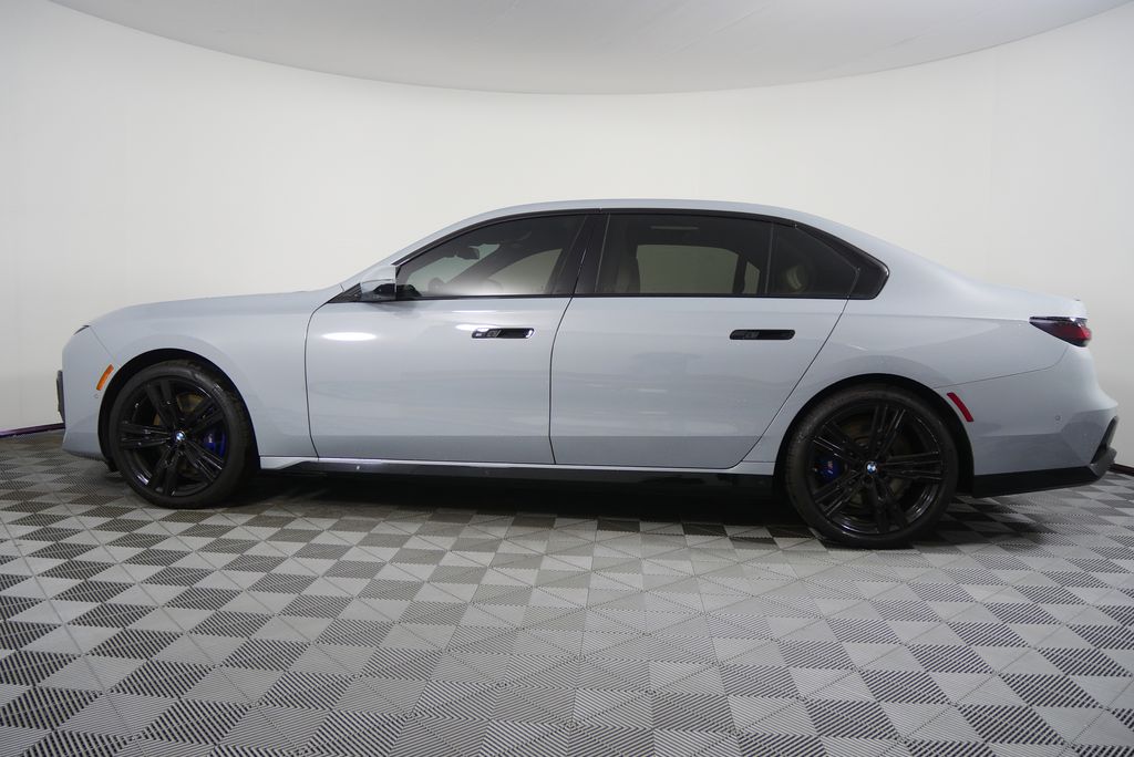 Thumbnail: 2023 BMW 7 Series - 7