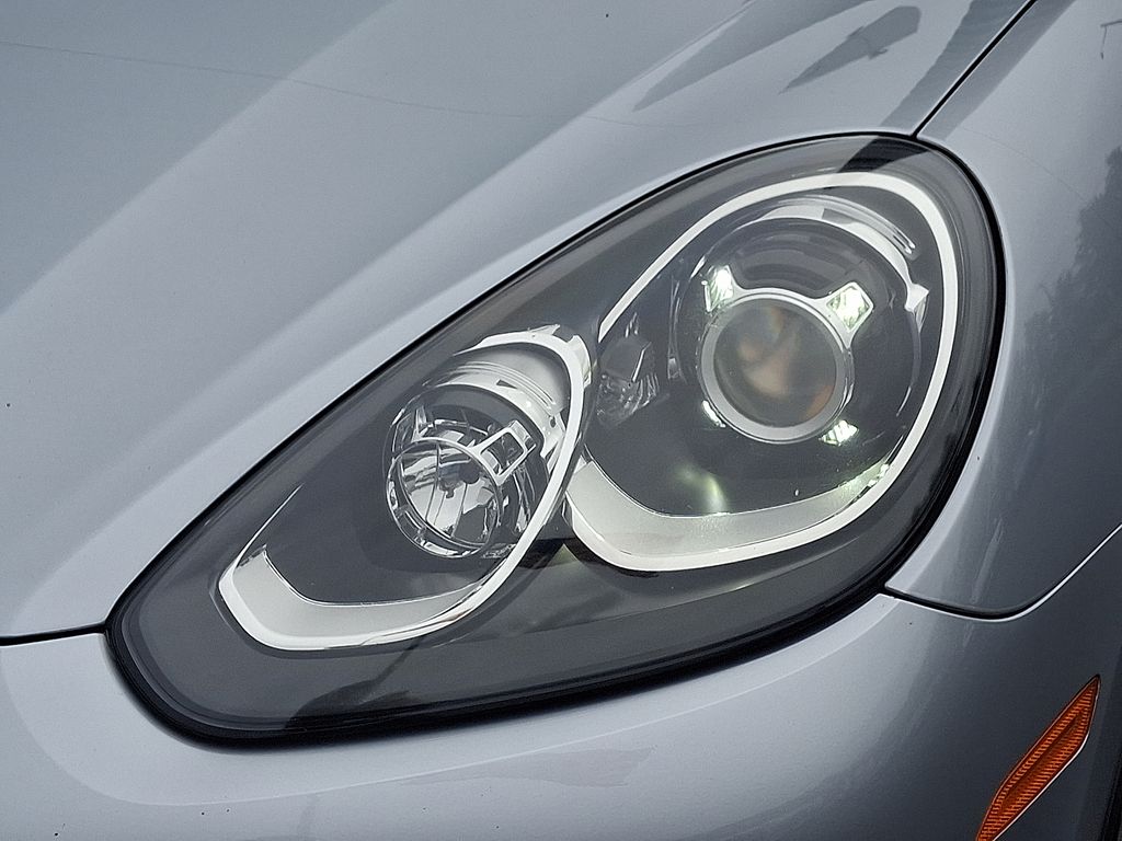 Thumbnail: 2015 Porsche Cayenne - 9