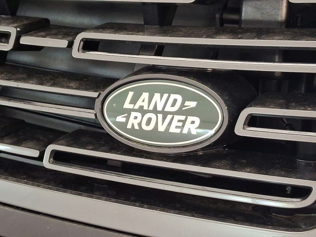 2025 Land Rover Range Rover SE 19