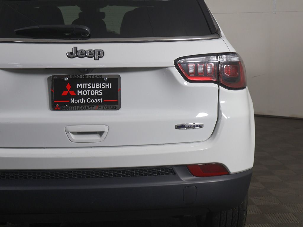 Used 2025 White Jeep Latitude image 15