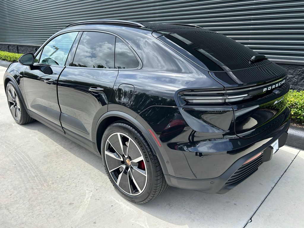 Thumbnail: 2025 Porsche Macan - 3