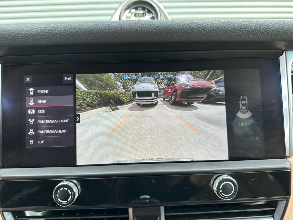 Thumbnail: 2026 Porsche Macan - 32