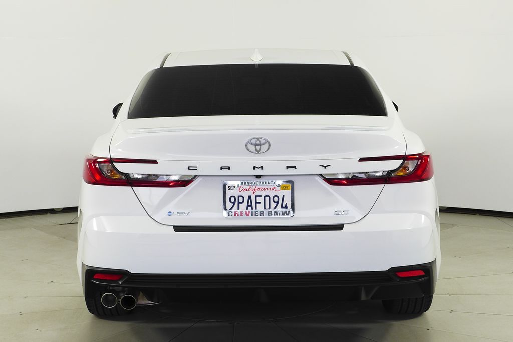2025 Toyota Camry SE 8