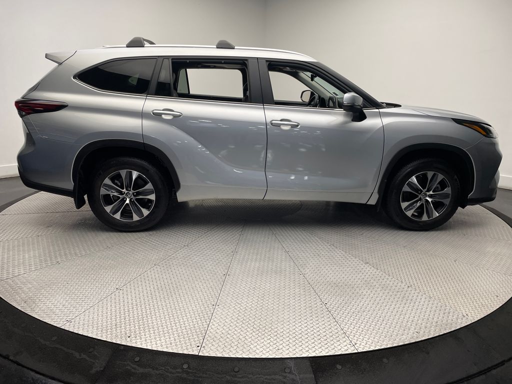 2024 Toyota Highlander XLE 4