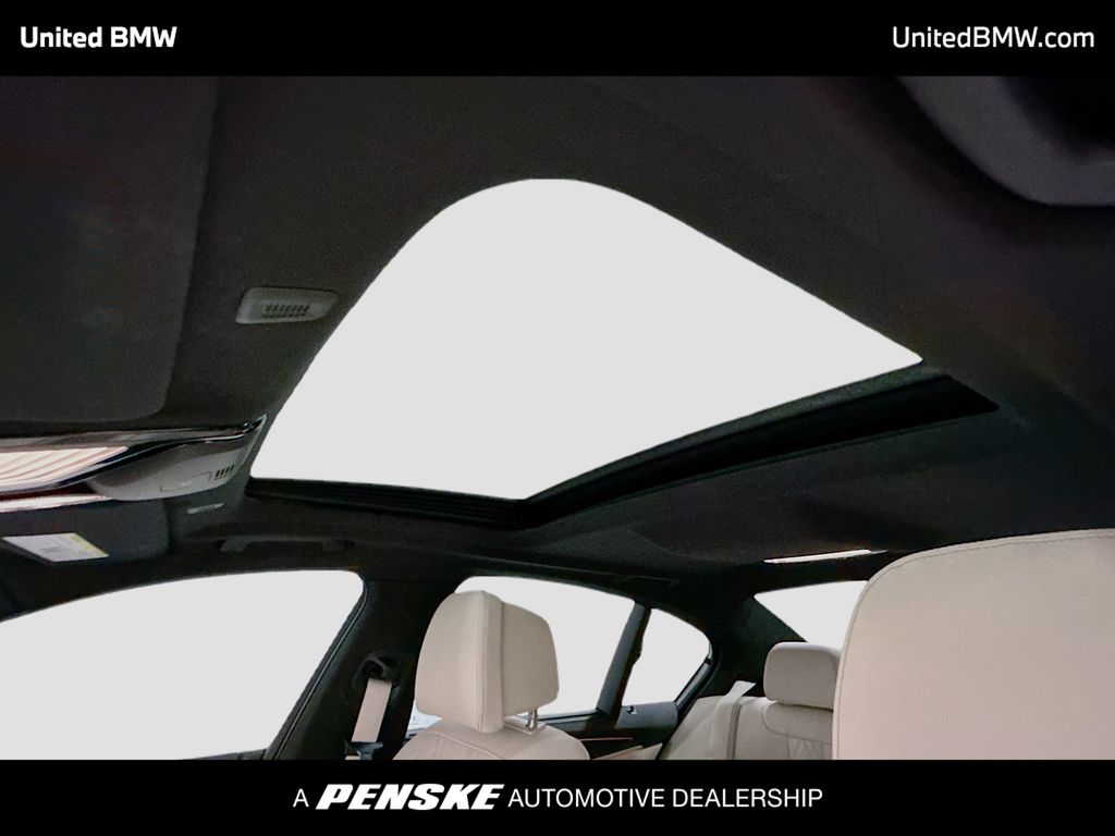 Thumbnail: 2023 BMW 5 Series - 12