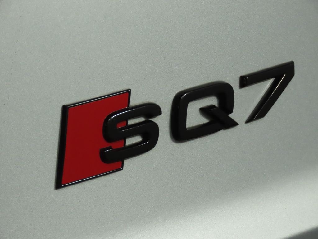Thumbnail: 2023 Audi SQ7 - 9