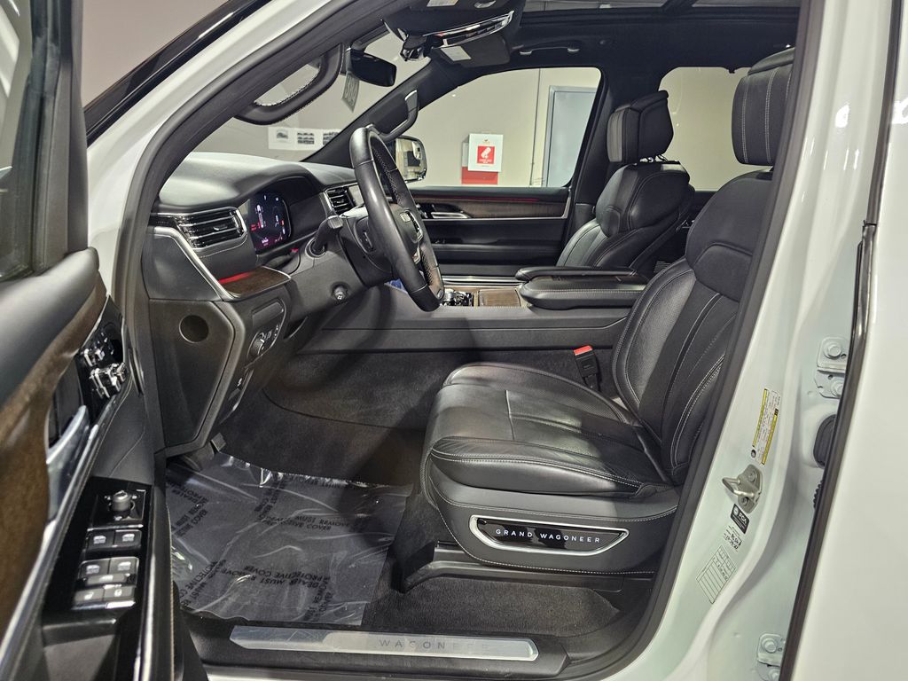 Used 2023 White Jeep Base image 19