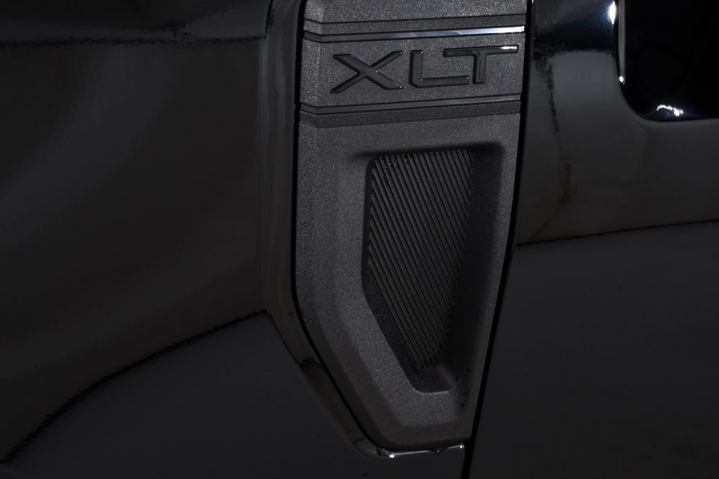 New 2026 Black Ford XLT Hybrid image 21