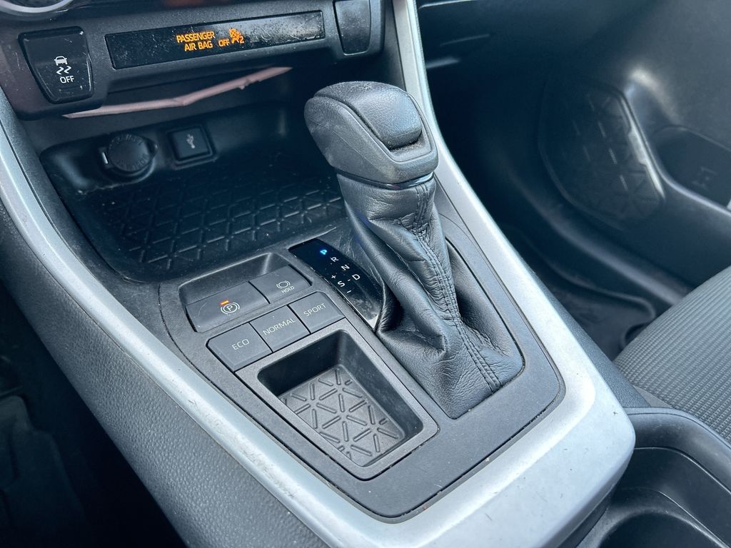 Thumbnail: 2021 Toyota RAV4 - 24