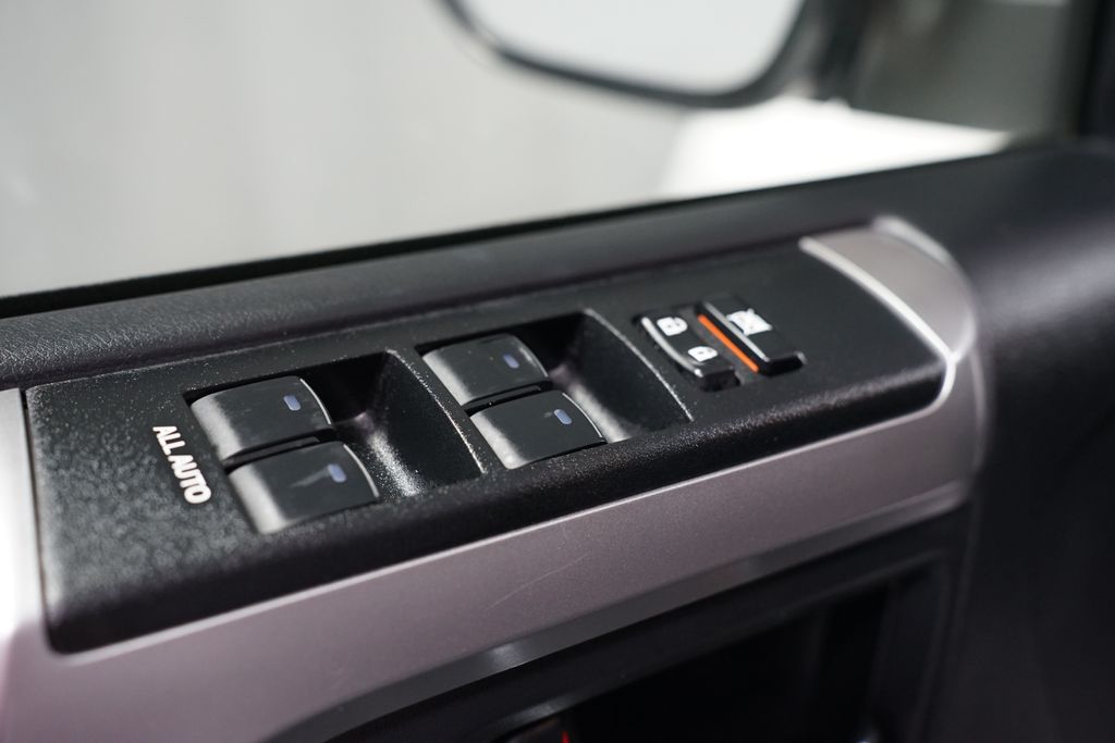 Thumbnail: 2024 Toyota 4Runner - 12