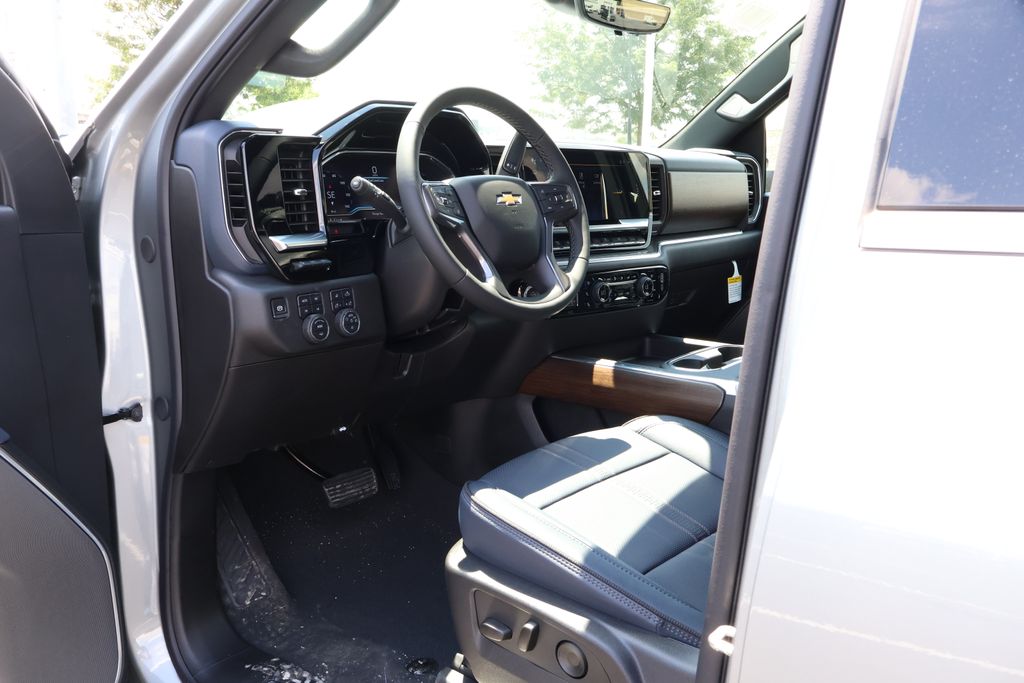 Thumbnail: 2025 Chevrolet Silverado 2500 - 13