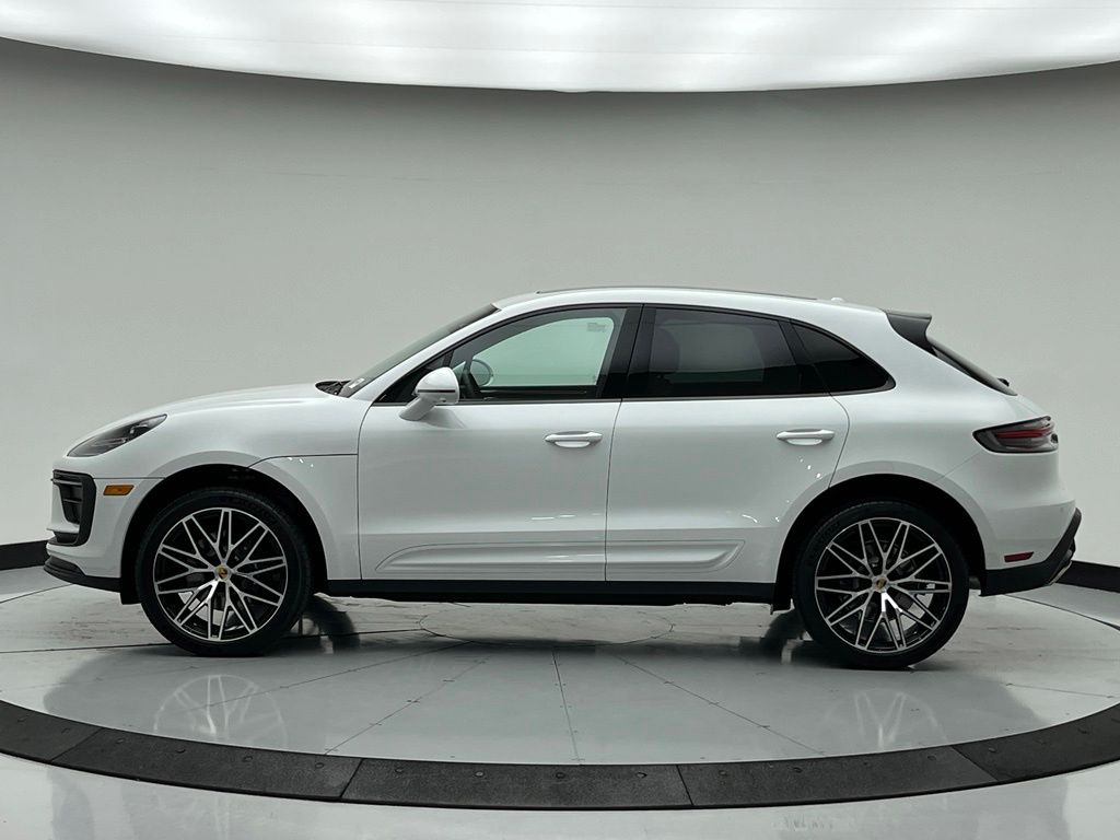 Thumbnail: 2026 Porsche Macan - 2