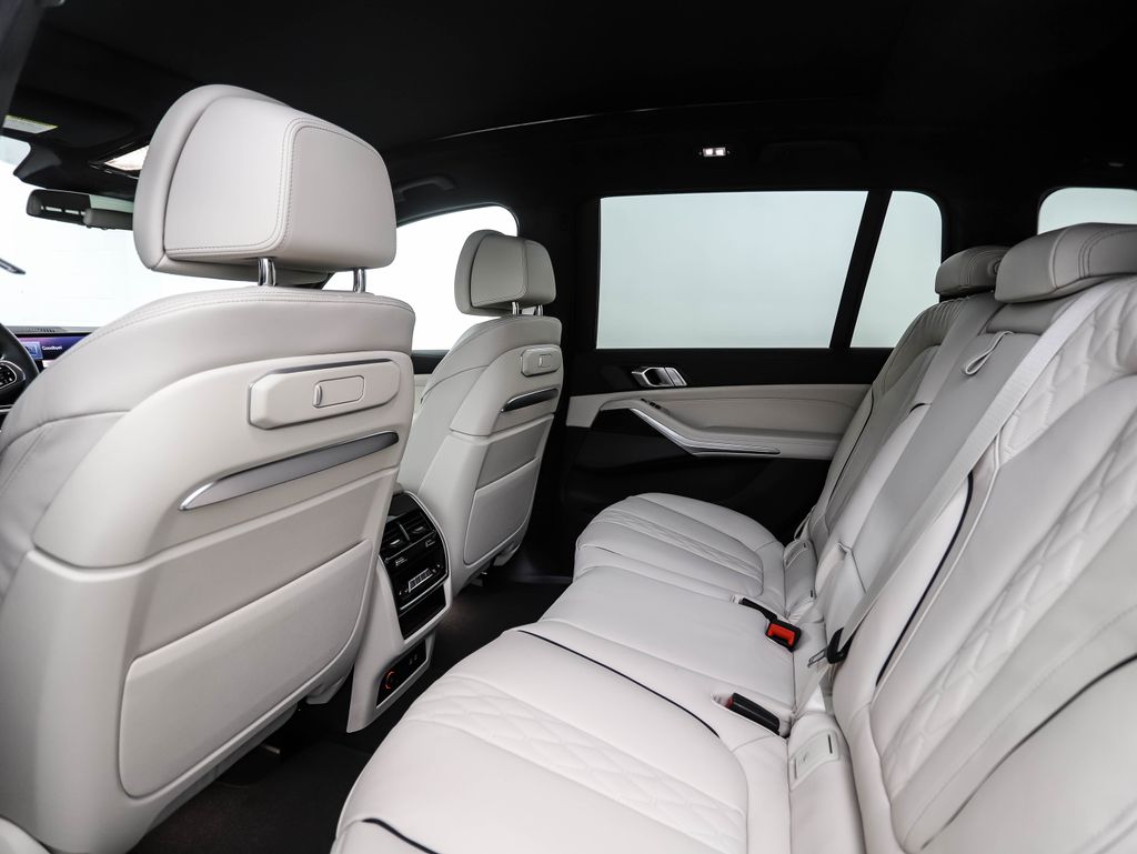 Thumbnail: 2026 BMW X7 - 19