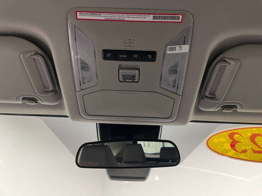 2023 Toyota RAV4 XLE 31