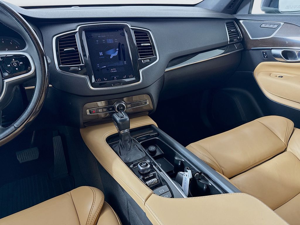 2017 Volvo XC90 T6 Momentum 24