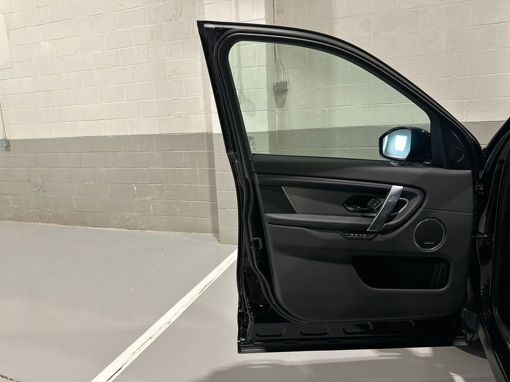 Thumbnail: 2026 Land Rover Discovery Sport - 9