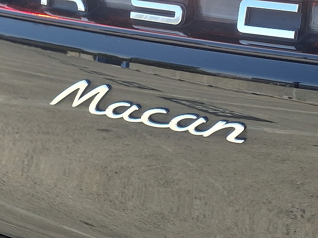Thumbnail: 2023 Porsche Macan - 31