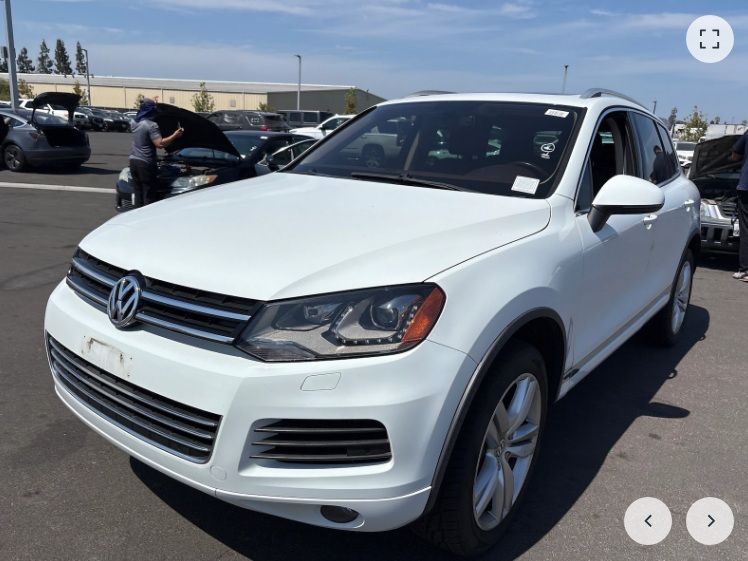 White 2013 Volkswagen Touareg SUV / Crossover 8-Speed Automatic